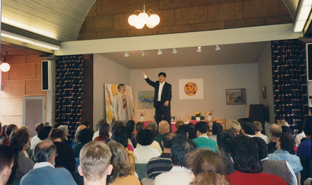 1995年4月，李洪志大师在瑞典哥德堡(Gothenburg)举办了七天的传功讲法班。（明慧网）