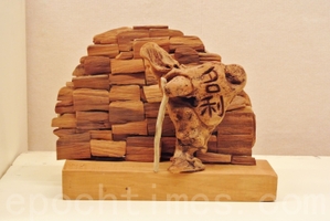 郭素亦漂流木展新貌 雕塑品寓意深遠   資料來源：大紀元2013年07月03日訊