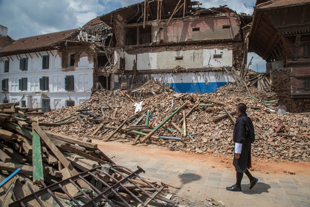 4月27日，一场7.8级地震后的尼泊尔首都加德满都街头。（Omar Havana/Getty Images）