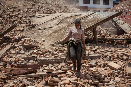4月27日，一场7.8级地震后的尼泊尔首都加德满都街头。（Omar Havana/Getty Images）