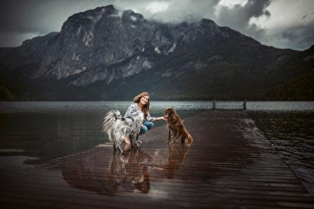 組圖：攝影師救助兩隻街犬 並帶其暢遊歐洲