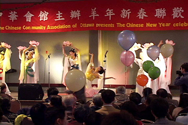 2003年法轮功参加渥市华人庆新年活动演出照片(明慧网)