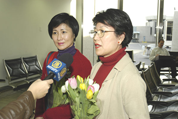 盅碗舞和「大千飛花」的編舞者台灣國立台灣藝術大學舞蹈學系主任曾照薰女士(左)和王廣生老師(右)。