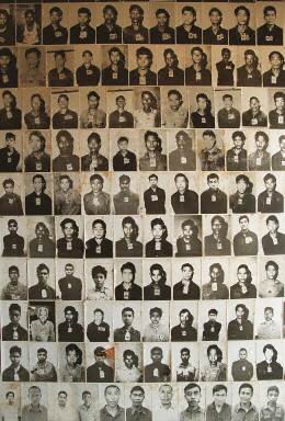 图﹕金边的Tuol Sleng大屠杀博物馆陈列着75-79年大屠杀中遇难者遗照，博物馆前身是由一所学校改建的监狱，当时关押了16000人，除7人生还，其他均被红色高棉政权杀害。（法新社）