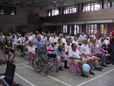 高雄市君毅正群社區7月23日有數十位民眾參加《大紀元時報》舉辦之「九評系列第9場座談會」。