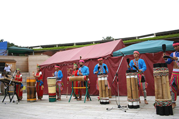 臺灣原住民阿美族表演的傳統民族音樂和舞蹈（大紀元）