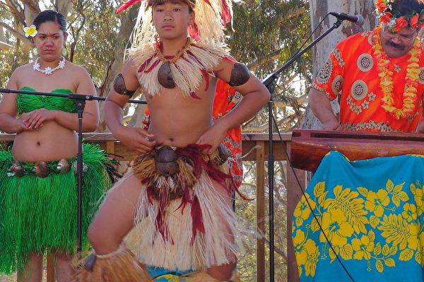 摩克群岛音乐舞蹈表演。（大纪元图片）