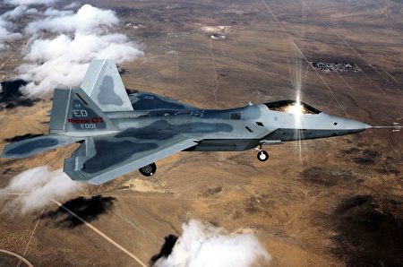 1998年10月2日由美国Edwards 空军基地发表有关“F22战斗机”档案照。（AFP/AFP/Getty Images）
