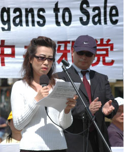 二零零六年四月二十日，苏家屯的两位证人首次在新闻发布会上公开指证中共在苏家屯活摘法轮功学员器官。（大纪元）