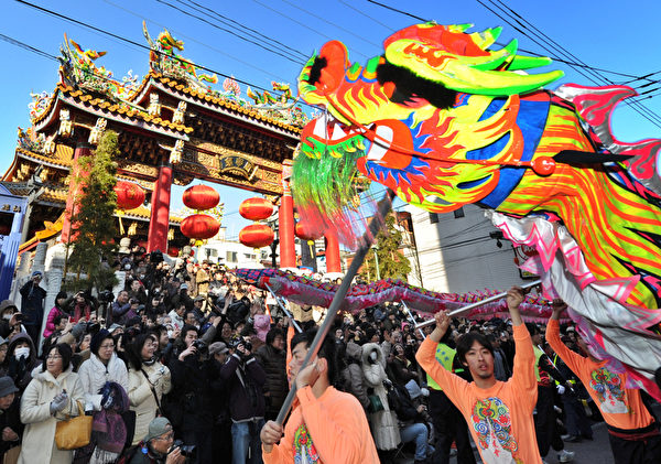 2012年1月29日，日本横滨，中国城举办庆祝活动 (KAZUHIRO NOGI/AFP/Getty Images)