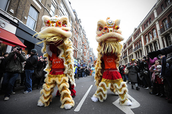 2012年1月29日，英国伦敦，庆祝活动的舞狮表演（CARL COURT/AFP/Getty Images)