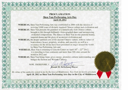 紐約州密德敦市（Middletown）市長日前向神韻藝術團發出褒獎和祝賀，並將神韻演出的2012年4月18日定為該市的「神韻日」。（大紀元圖片）