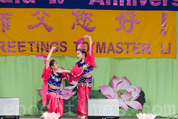 多倫多慶祝法輪大法日文藝演出——《喀什舞》（攝影：艾文/大紀元）