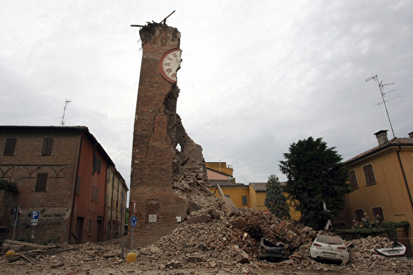 TOPSHOTS-ITALY-EARTHQUAKE