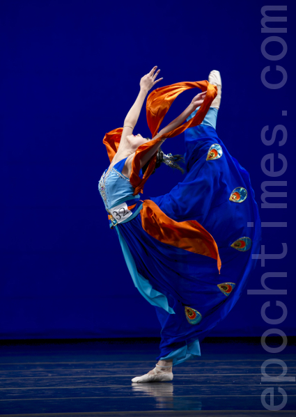 第四屆「全世界中國舞舞蹈大賽」初賽－青年女子組。（攝影：戴兵/大紀元） 