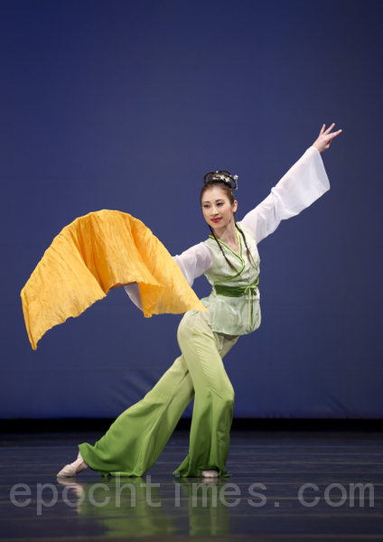 “全世界中国舞舞蹈大赛”至今已举办四届。图为选手在比赛中。（大纪元）