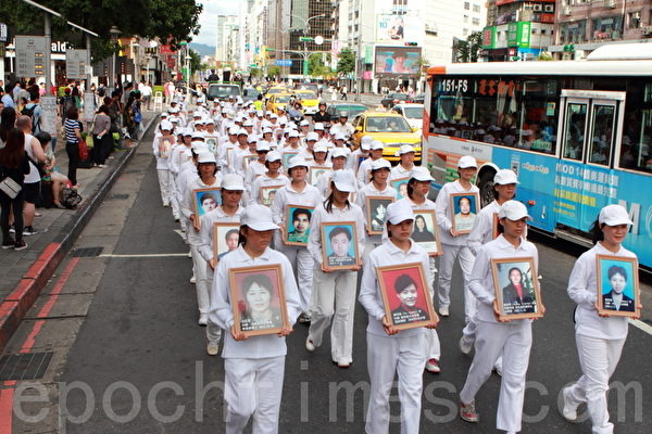 「拯救善良 結束迫害」大遊行，悼念被中共迫害致死的3600名法輪功學員。（攝影：許基東／大紀元）