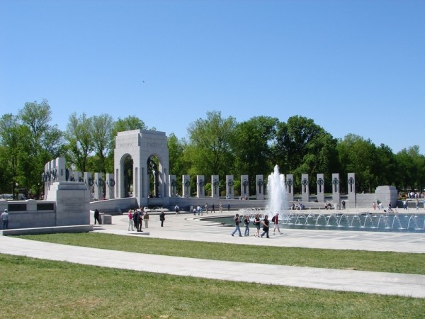 美國華盛頓DC二戰紀念碑（網路圖片）