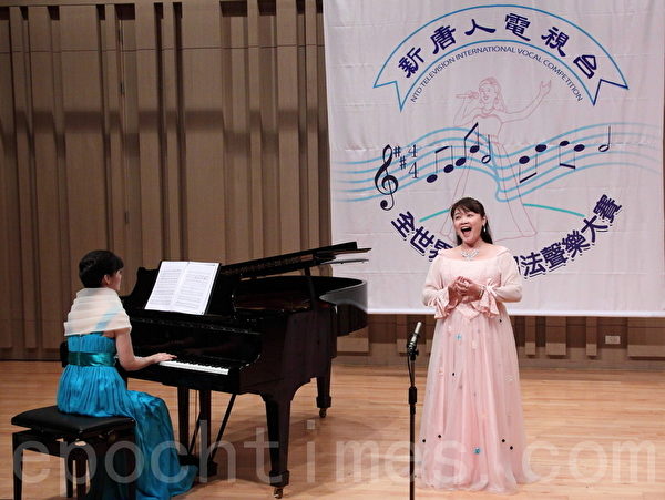 第六届“全世界歌剧唱法声乐大赛”19日在台湾艺术大学举办。图为张盈盈选手比赛风采。（摄影：林伯东／大纪元）