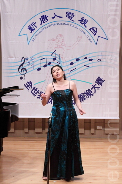 第六届“全世界歌剧唱法声乐大赛”19日在台湾艺术大学举办。图为刘倪彤选手比赛风采。（摄影：林伯东／大纪元）