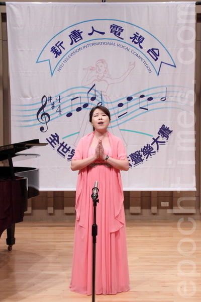 第六届“全世界歌剧唱法声乐大赛”19日在台湾艺术大学举办。图为吴佩娟选手比赛风采。（摄影：林伯东／大纪元）