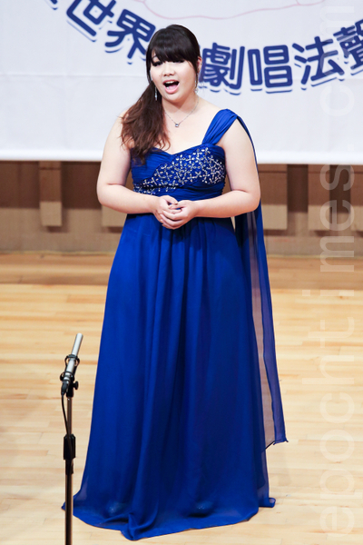 第六屆「全世界歌劇唱法聲樂大賽」19日在台灣藝術大學舉辦。圖為徐彗芬選手比賽風采。（攝影：陳柏州／大紀元）