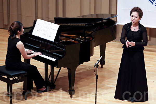 第六屆「全世界歌劇唱法聲樂大賽」19日在台灣藝術大學舉辦。圖為黃韋云選手比賽風采。（攝影：陳柏州／大紀元）