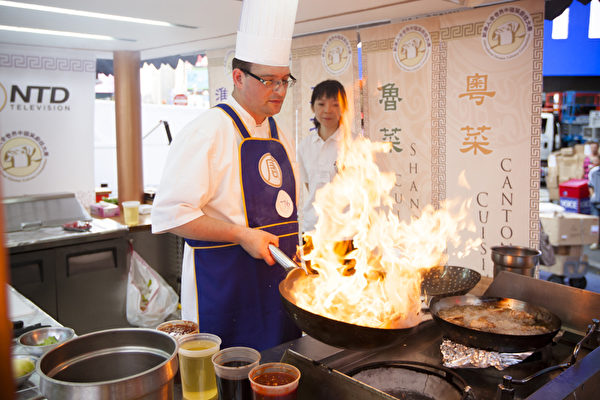 全世界中國菜廚技大賽時代廣場首日比賽(攝影﹕愛德華/大紀元) 