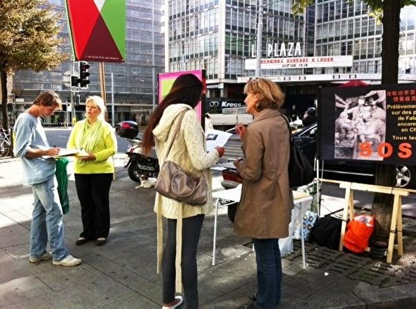 從二零一二年十月六日起，瑞士法輪功學員在國際都市日內瓦、首都伯爾尼等地開始舉辦徵集簽名活動，揭露中共活摘法輪功學員器官的暴行，並呼籲聯合國對此暴行進行獨立調查。