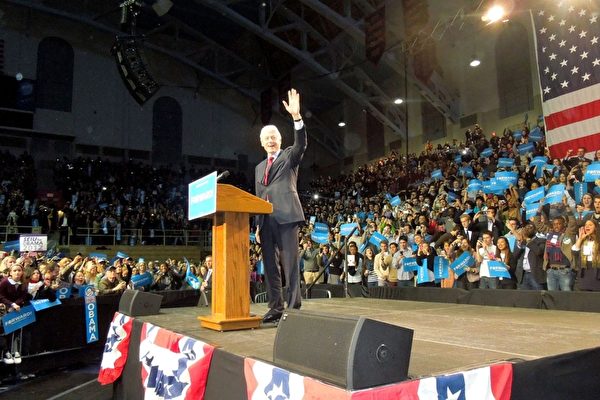 2012年11月5日下午，美国前总统克林顿在美国费城的宾夕法尼亚大学为奥巴马助选。（摄影：碧云天/大纪元） 