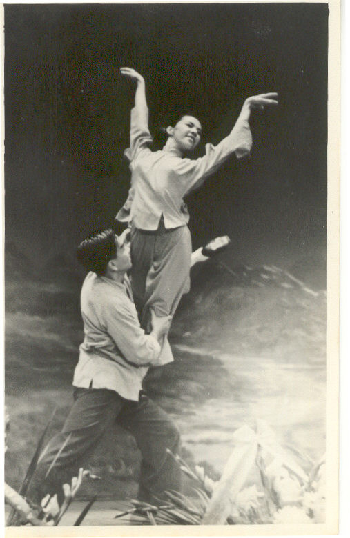 柯其毅在1965年的一场芭蕾舞表演中的剧照之一。 （柯其毅提供）