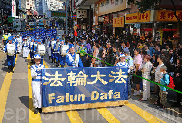 2012年香港法輪功學員紀念「4‧25」舉行反迫害大遊行（攝影：宋祥龍/大紀元）