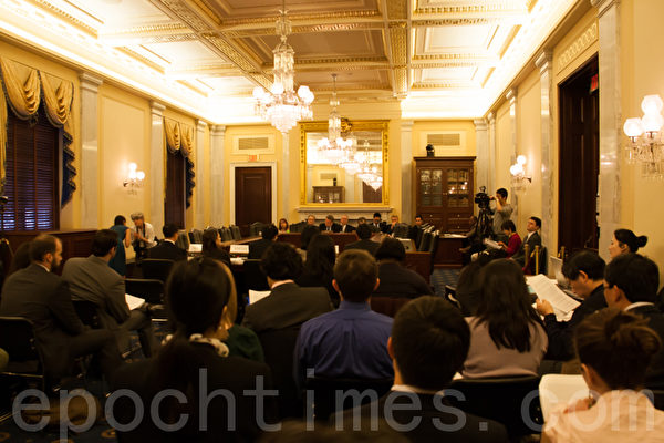 12月18日，美國國會及行政當局中國委員會（Congressional-Executive Commission On China，簡稱CECC）在參議院舉辦法輪功國會聽證會。（攝影：李莎／大紀元）