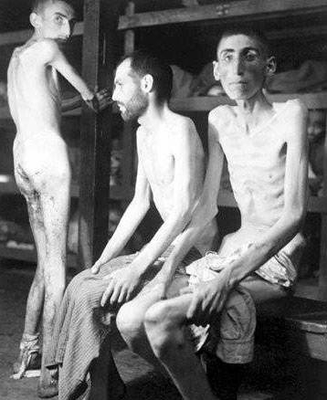 納粹集中營中骨瘦如柴的人。（網絡圖片）