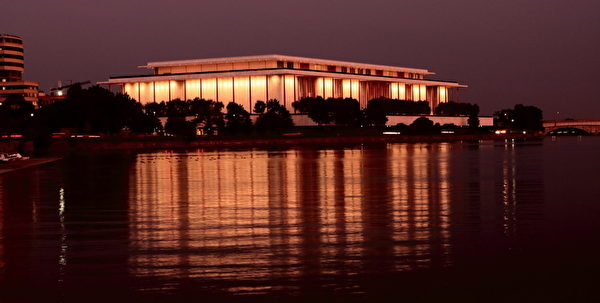 神韵艺术团将于2013年1月29日至2月3日第七次莅临美国华盛顿的肯尼迪中心歌剧院（John F. Kennedy Center for the Performing Arts）进行七场演出。（摄影：李莎／大纪元）
