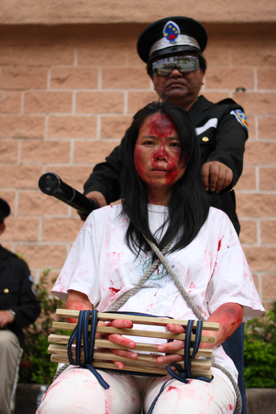 中共對法輪功學員實施的酷刑 （大紀元資料圖片）