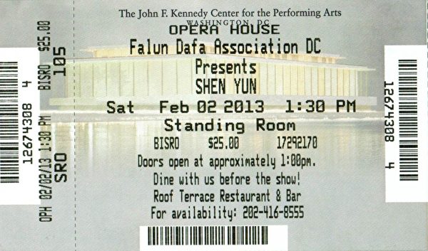 2月2日週六午場和晚場的兩場神韻演出全場爆滿。一些慕名而來的觀眾買站票觀看演出。圖為神韻的站票（Standing Room Ticket）。（大紀元圖片）