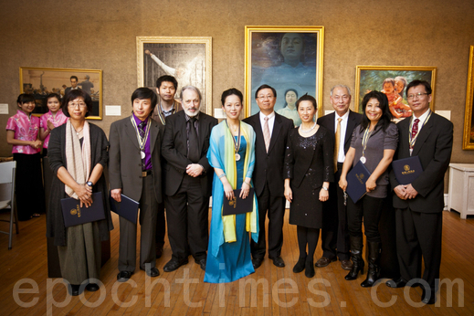 2011年第三屆「全世界華人人物寫實油畫大賽」優秀作品展覽在紐約舉行。（攝影：愛德華/大紀元）