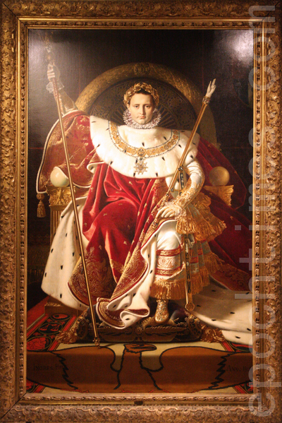 帆布油画“皇帝宝座上的拿破仑一世”。J.A.D. Ingres画于1806年。画高259公分，宽162公分，珍藏于路易十四所建、也是拿破仑骨灰安息地的巴黎荣军院。（摄影：章乐/大纪元）