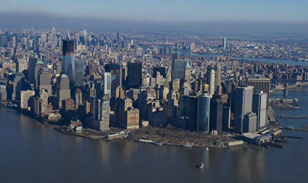 空中俯瞰曼哈頓島（攝影：戴兵／大紀元）