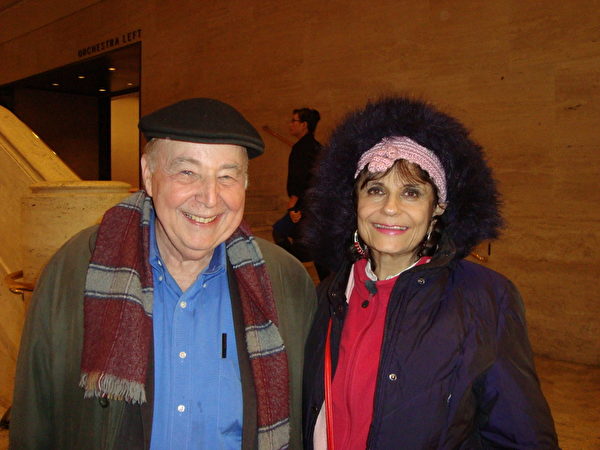 纽约著名公关公司总裁，全美公关协会（Public Relations Society of America）大纽约地区的副主席哈利‧斯洛克（Harry Zlokower）和太太。（摄影：大纪元/潘美玲）