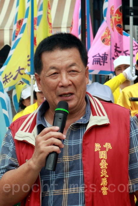 安平开台天后宫管理委员会总干事陈宏明，他同时是台南市长赖清德的机要秘书。（摄影：赖友容／大纪元）