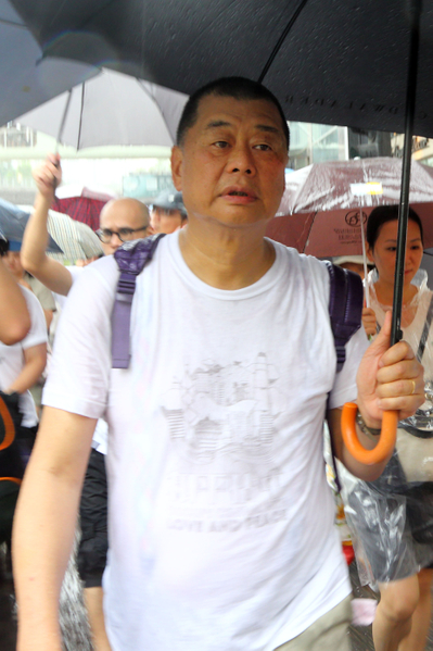 三號強風襲港，難阻香港人參加「七‧一」遊行，43萬港人無懼風雨，高喊港共特首梁振英下台，圖為壹傳媒主席黎智英。（攝影：潘在殊／大紀元）