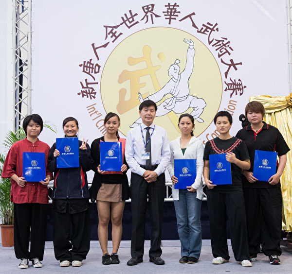 2013年新唐人第四屆「全世界華人武術大賽」女子器械組入圍選手。（攝影：陳柏州／大紀元）