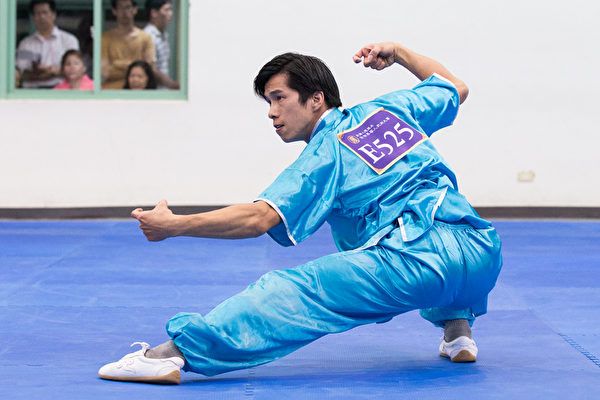 2013年新唐人第四届“全世界华人武术大赛”亚太初赛男子拳术组选手林志杰。（陈柏州／大纪元）