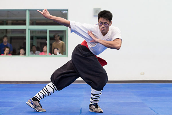 2013年新唐人第四屆「全世界華人武術大賽」亞太初賽男子拳術組選手賴皇橋。（陳柏州／大紀元）