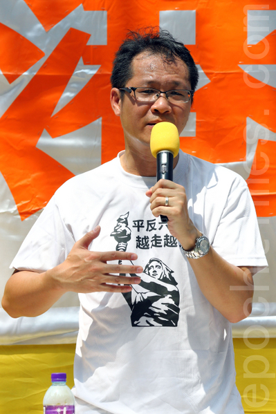 2013年10月1日国殇日是中共窃国64年，香港退党服务中心等团体在北角英皇道游乐场举行以“解体中共、救国救港”为主题的集会活动，声援超过一亿四千七百万同胞退出中共组织；并斥责中共活摘法轮功学员器官的反人类暴行；多位香港知名人士到场支持，图为香港支联会副主席蔡耀昌。（潘在殊／大纪元）