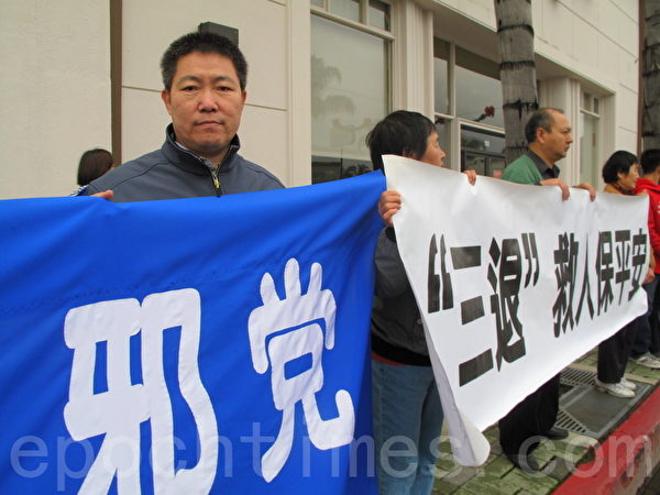 圖：化學博士張敏（左一）喜歡洛杉磯，說這裏眾多華人在等待真相。（劉菲／大紀元）