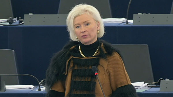 曾任爱沙尼亚外交部长的欧洲议会议员克里斯汀娜‧奥尤兰女士（Kristiina OJULAND）（欧洲议会视频截图）