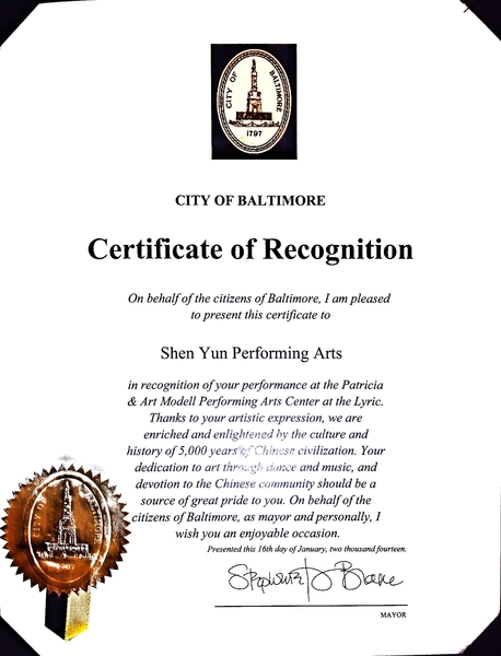 巴爾的摩現任市長布萊克（Stephenie Rawlings-Blake）向神韻藝術團簽發褒獎令。（大紀元資料圖片）